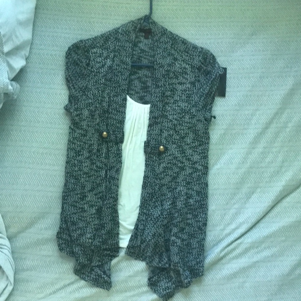 Built-in tank with short-sleeve cardigan